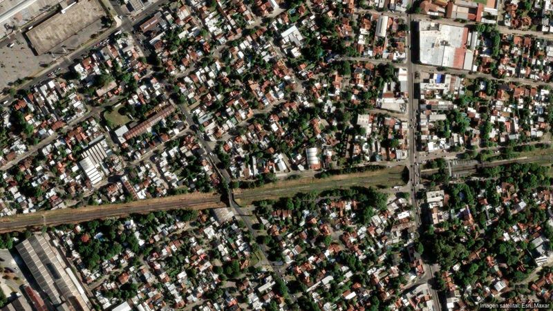 Altos De Valdevez Condominios, barrio cerrado con pileta en Almirante Brown