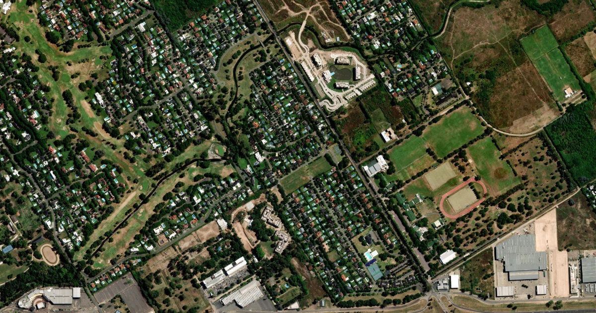 Club de Campo Pueyrredon, barrio cerrado a 2,5 km de la estación Villa Rosa