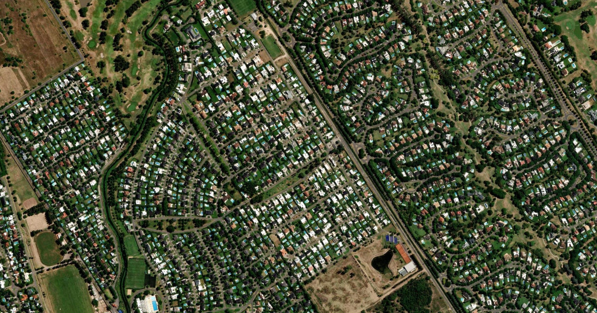 La Lomada (ampliacion), barrio cerrado a 2,1 km de la estación Cecilia Grierson